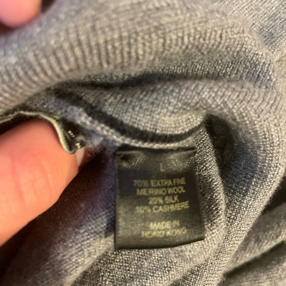 Neiman Marcus silk cashmere and merino wool sweater  large with 4 small holes - Picture 5 of 5